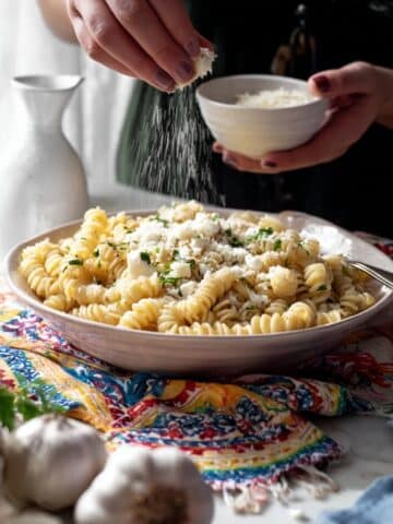 Quick and Easy Roasted Garlic Pasta with Cream Recipe