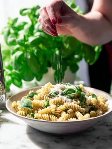 Easy Homemade Creamy Pesto Ricotta Pasta With Peas Recipe
