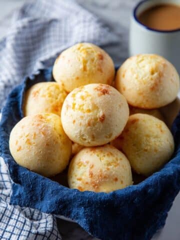Brazilian Cheese Bread (Pão de Queijo) Recipe