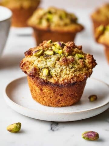 Decadent Pistachio Muffins with Crispy Pistachio Crumble Recipe