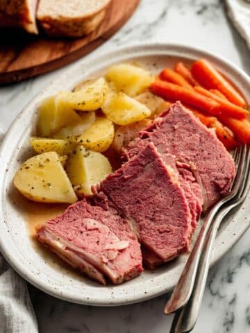 Slow Cooker Corned Beef and Cabbage Recipe