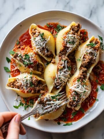 Creamy Sausage and Spinach Stuffed Shells Recipe