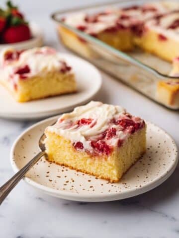 Strawberry Earthquake Cake Recipe