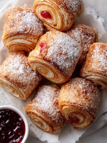 Monte Cristo Puff Pastry Pinwheels Recipe