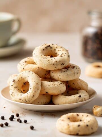 Taralli Pugliesi - Italian Black Pepper Cookies Recipe