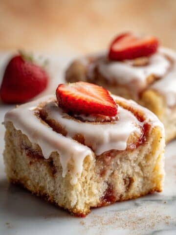 Strawberry Cinnamon Rolls Recipe