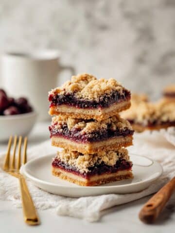 Cherry Pie Crumb Bars Recipe