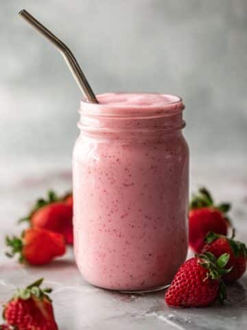 Strawberry Vanilla Yogurt Smoothie Recipe